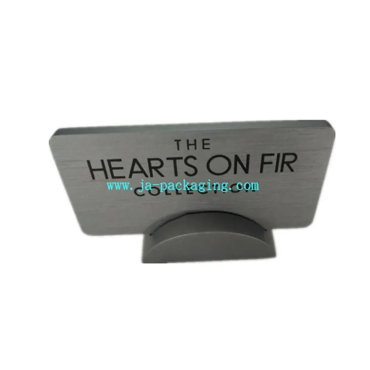 Grå akryl namnplatta